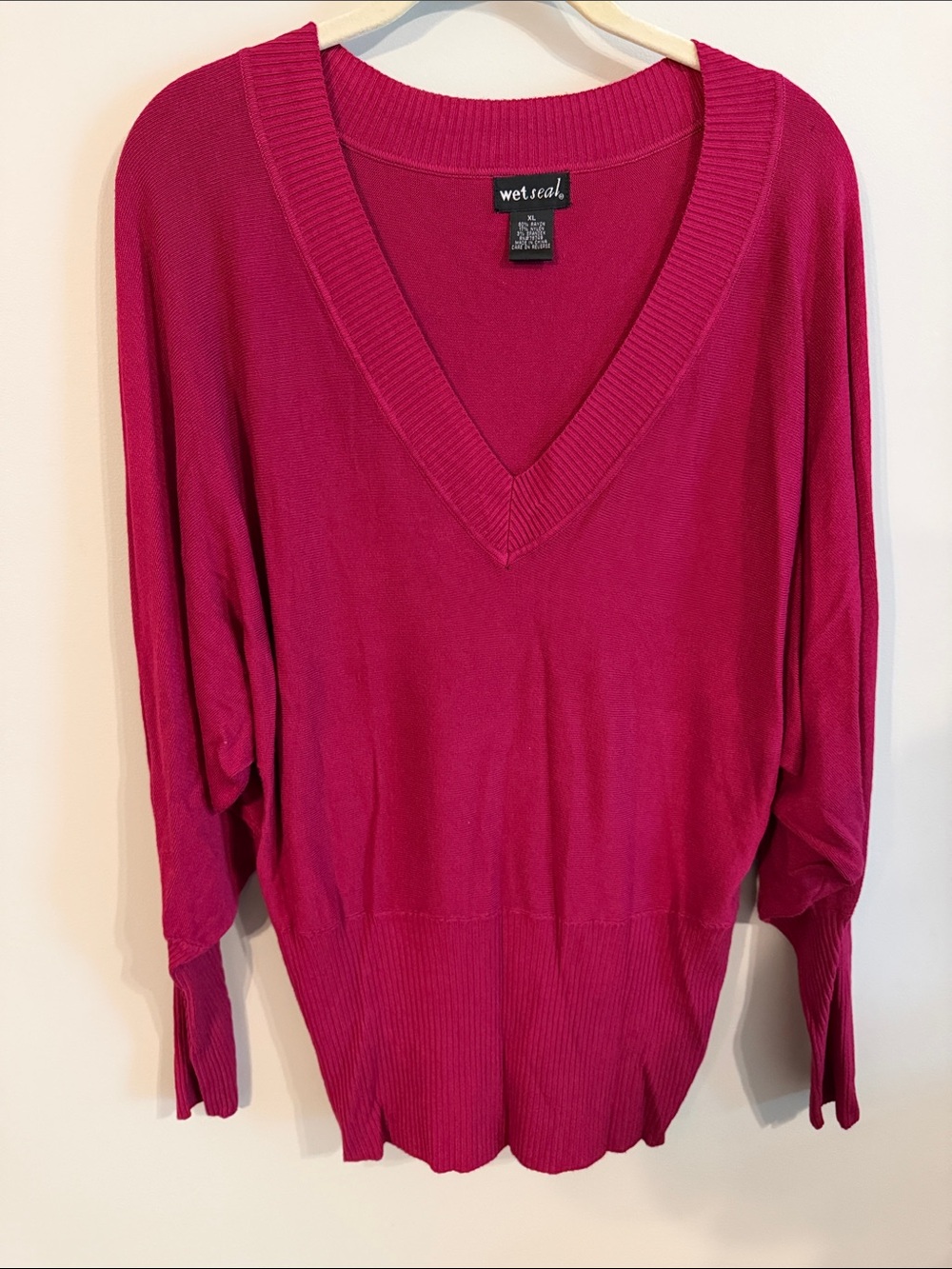 Wet Seal V-Neck Sweater in Bright Fuchsia